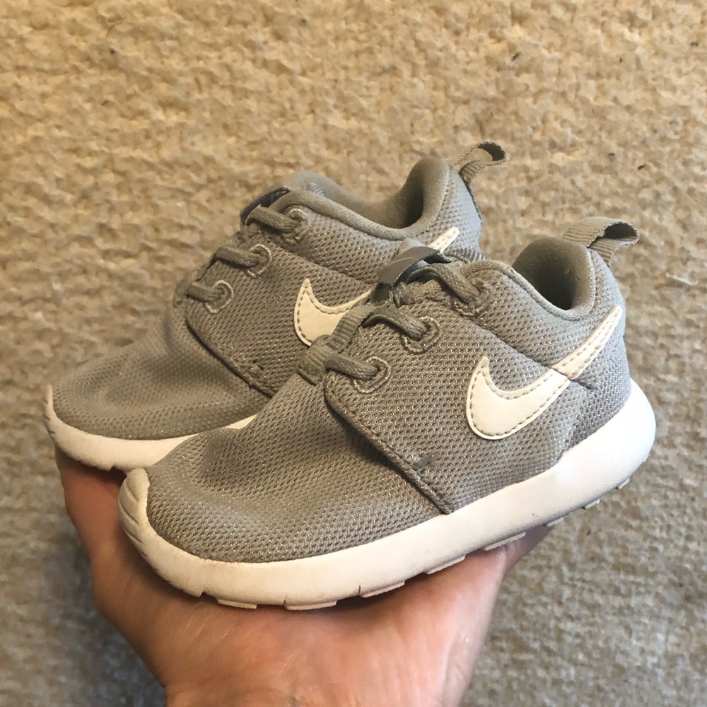 Toddler size 6c gray Nike no tie shoes good condition